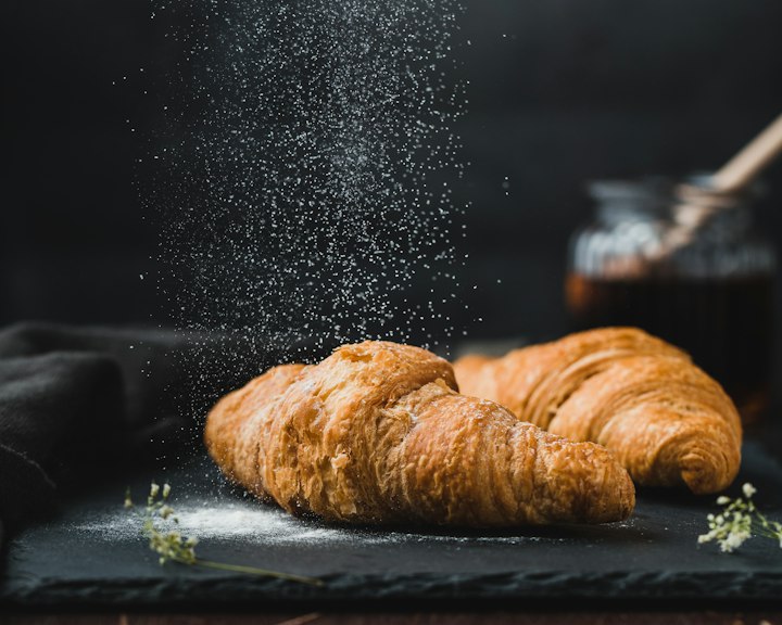 Croissants dorados, fotografía de referencia